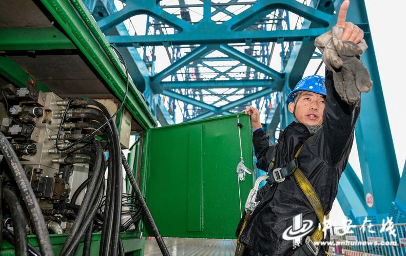 机器轰鸣,合武高铁淠河特大桥施工忙