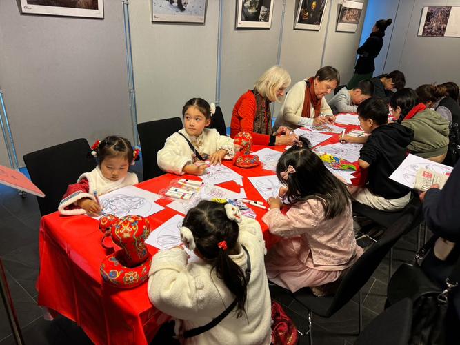 德国小学生在柏林中国文化中心体验春节文化