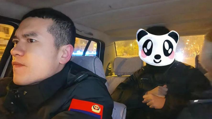 “外面有警车,蹲好,不要被发现” 草丛里,这句话居然是警察说的?