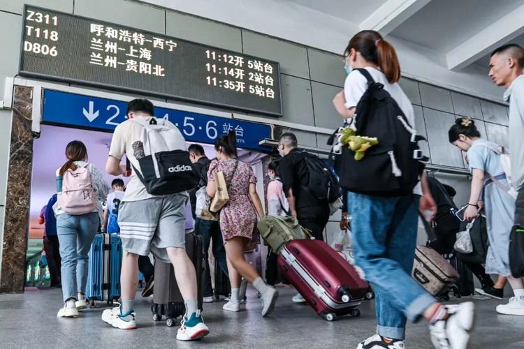 兰州铁路局优化调整运力满足旅客端午出行
