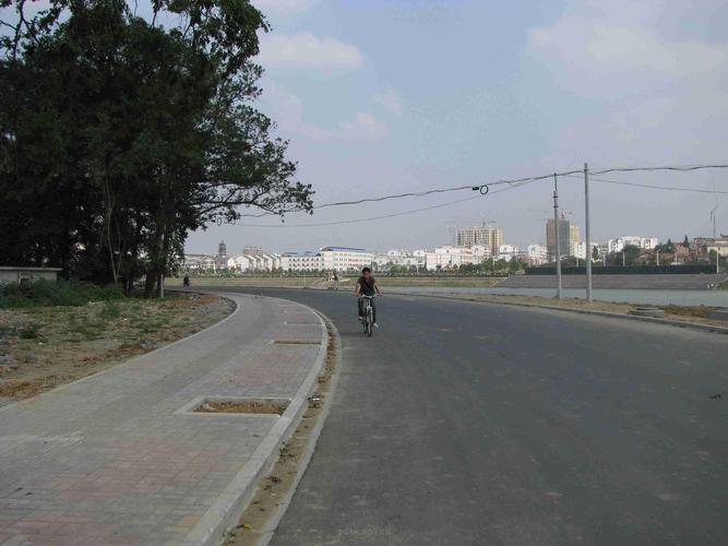 连续报道|六安月亮岛环岛路“受伤”减速带修好了