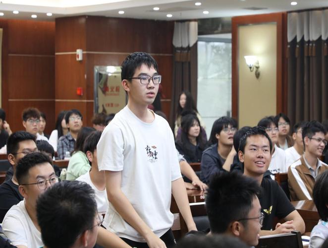 22岁的高职毕业生入职高校,给大学生上必修课!