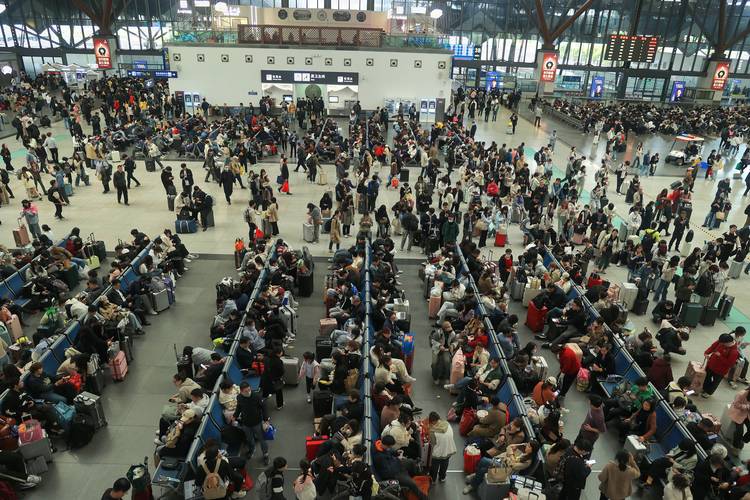 短途客流集中 元旦假期第二天全国铁路客流较第一天略有下降