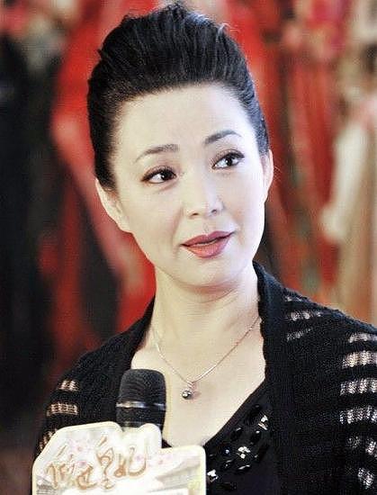 杭州妈妈给女儿掏耳朵,仔细一看直冒冷汗