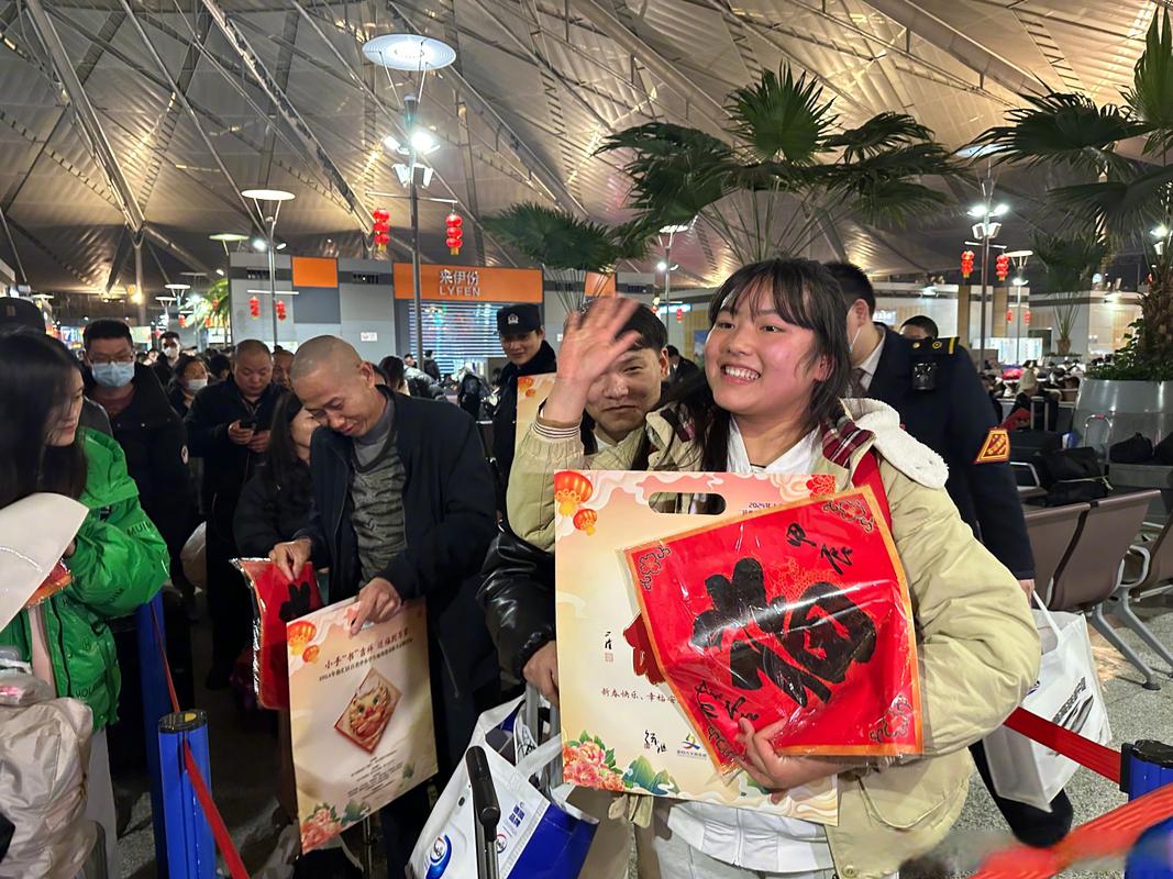 2024年春运长三角首趟临时旅客列车满载开行