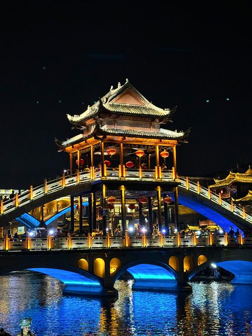 美丽中国丨夜幕下的山水之城